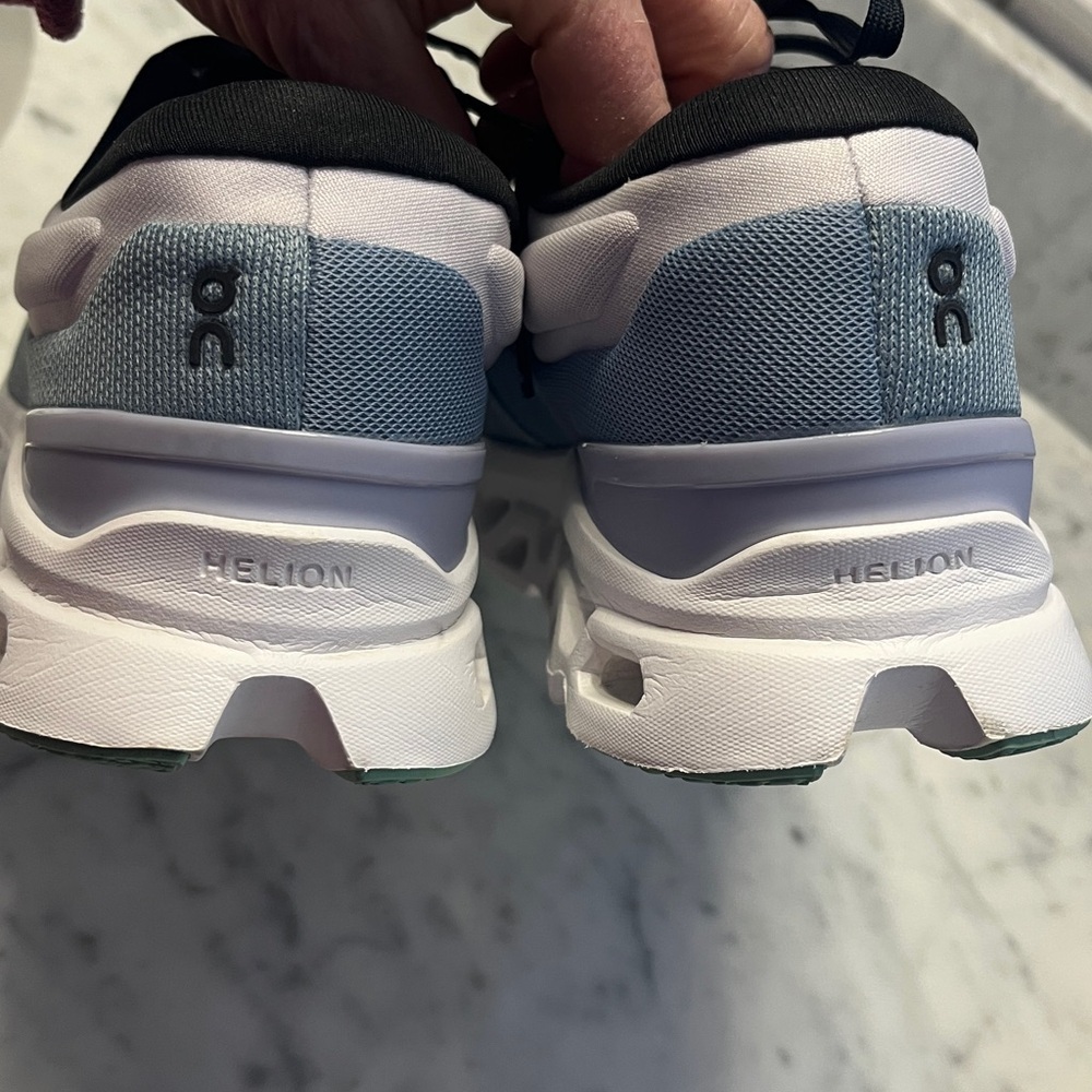 On Running Cloudstratus 3 Size 9.5 NEW - Picture 10 of 15